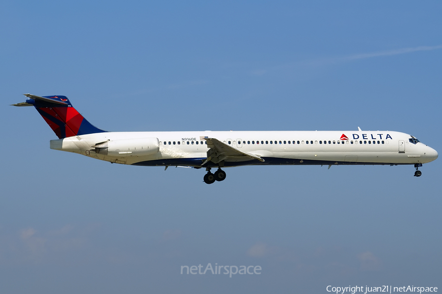 Delta Air Lines McDonnell Douglas MD-88 (N916DE) | Photo 70271
