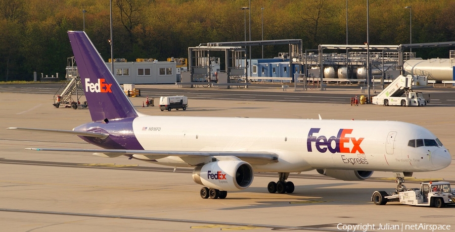FedEx Boeing 757-27B(SF) (N916FD) | Photo 446330