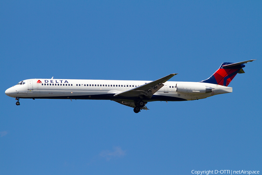 Delta Air Lines McDonnell Douglas MD-88 (N917DL) | Photo 386260