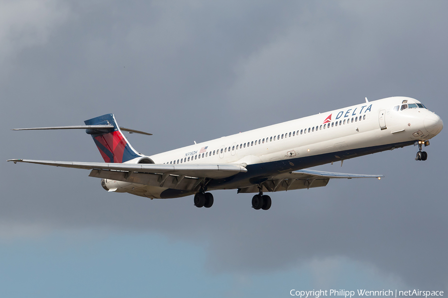 Delta Air Lines McDonnell Douglas MD-90-30 (N918DH) | Photo 242135