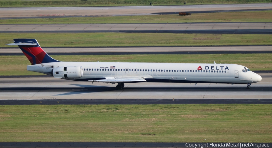Delta Air Lines McDonnell Douglas MD-90-30 (N919DN) | Photo 320823