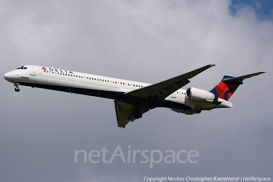 Delta Air Lines McDonnell Douglas MD-90-30 (N919DN) | Photo 127016