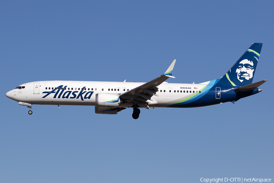 Alaska Airlines Boeing 737-9 MAX (N920AK) | Photo 555807