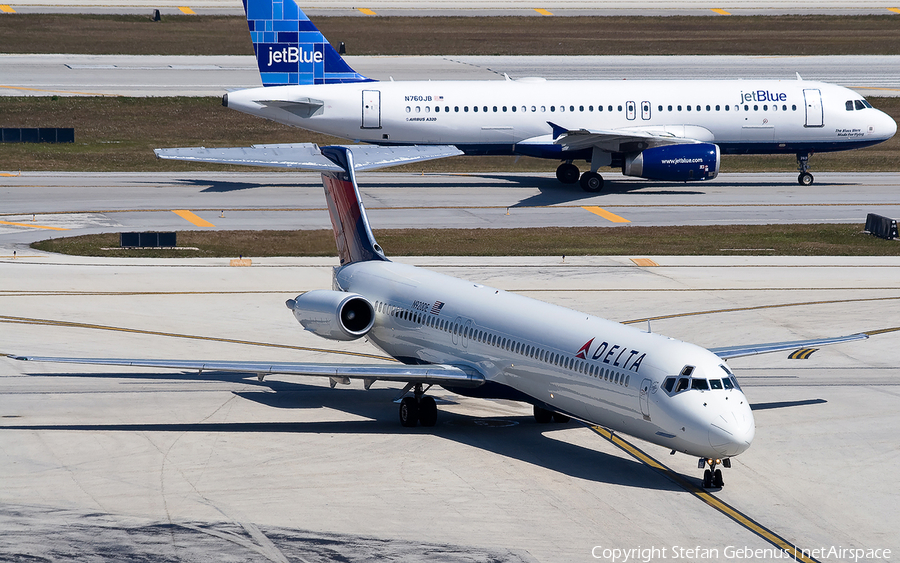 Delta Air Lines McDonnell Douglas MD-88 (N920DE) | Photo 2330