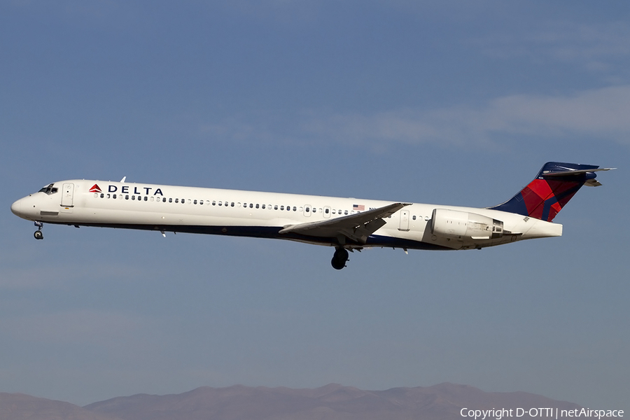 Delta Air Lines McDonnell Douglas MD-90-30 (N920DN) | Photo 465307