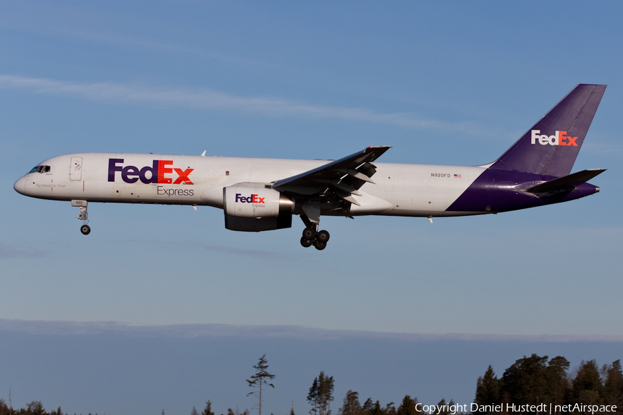 FedEx Boeing 757-232(SF) (N920FD) | Photo 421894