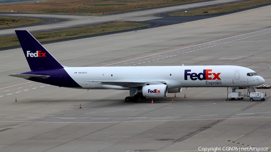 FedEx Boeing 757-232(SF) (N920FD) | Photo 389097