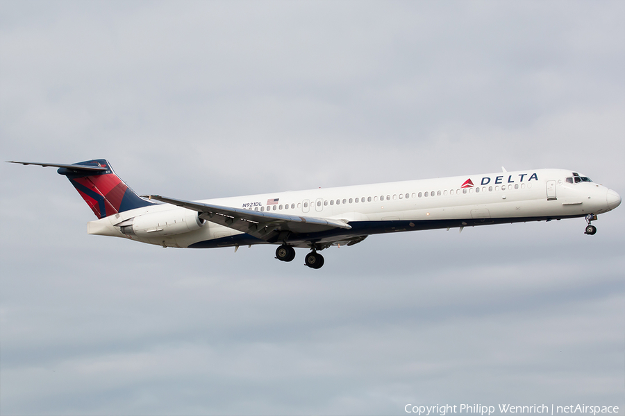 Delta Air Lines McDonnell Douglas MD-88 (N921DL) | Photo 137598