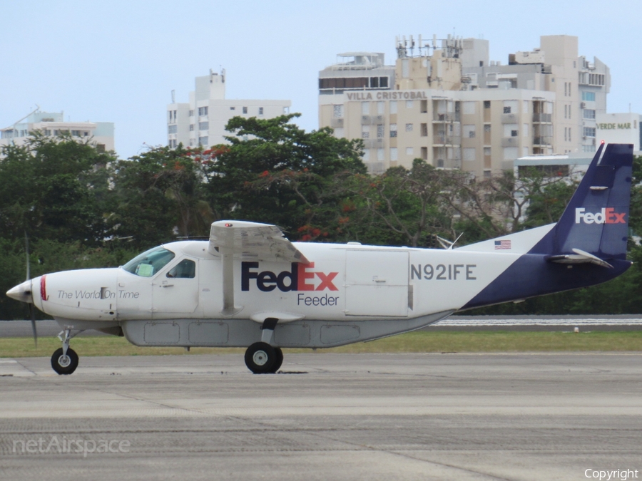 FedEx Feeder (Mountain Air Cargo) Cessna 208B Super Cargomaster (N921FE) | Photo 386076