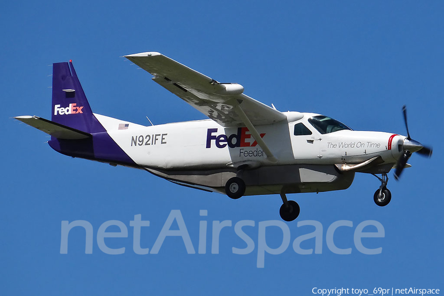 FedEx Feeder (Mountain Air Cargo) Cessna 208B Super Cargomaster (N921FE) | Photo 67901