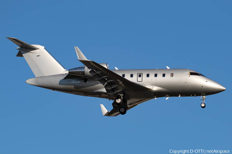 (Private) Bombardier CL-600-2B16 Challenger 605 (N921WD) | Photo 362705