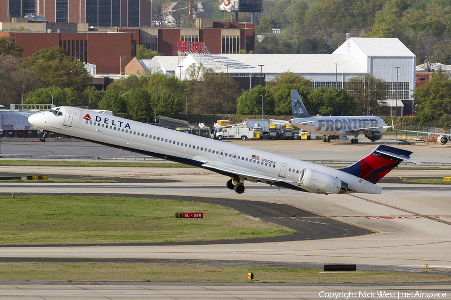 Delta Air Lines McDonnell Douglas MD-90-30 (N922DX) | Photo 379213