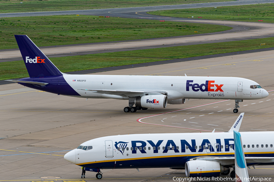 FedEx Boeing 757-23A(SF) (N922FD) | Photo 467983