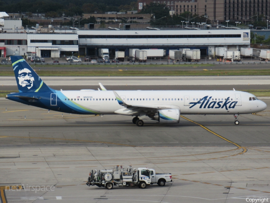 Alaska Airlines Airbus A321-253N (N922VA) | Photo 475018