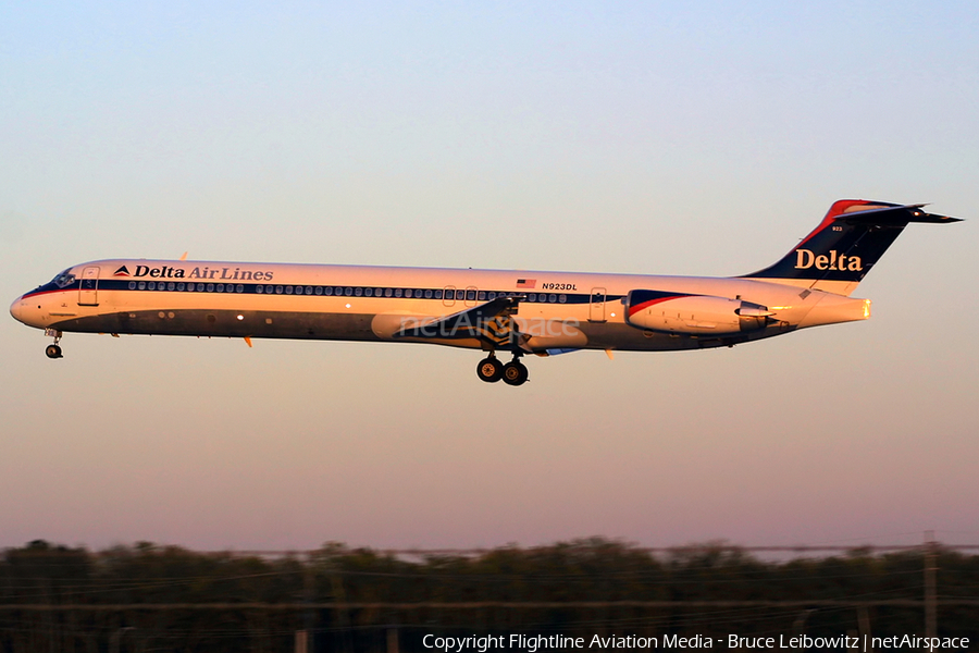 Delta Air Lines McDonnell Douglas MD-88 (N923DL) | Photo 184609