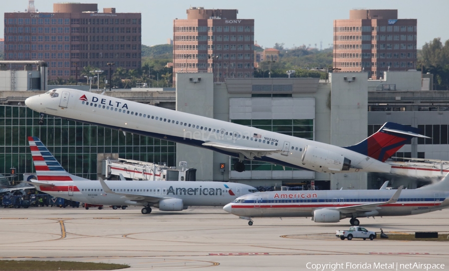 Delta Air Lines McDonnell Douglas MD-90-30 (N923DN) | Photo 320966