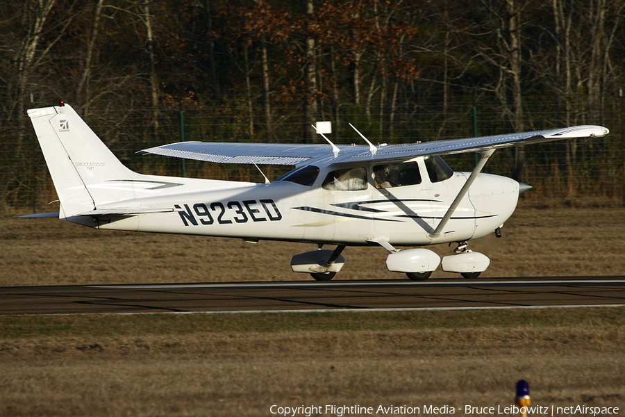 (Private) Cessna 172S Skyhawk SP (N923ED) | Photo 158065