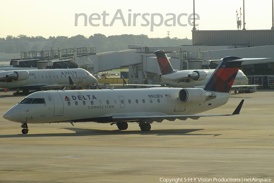 Delta Connection (ExpressJet Airlines) Bombardier CRJ-200ER (N923EV) | Photo 54019