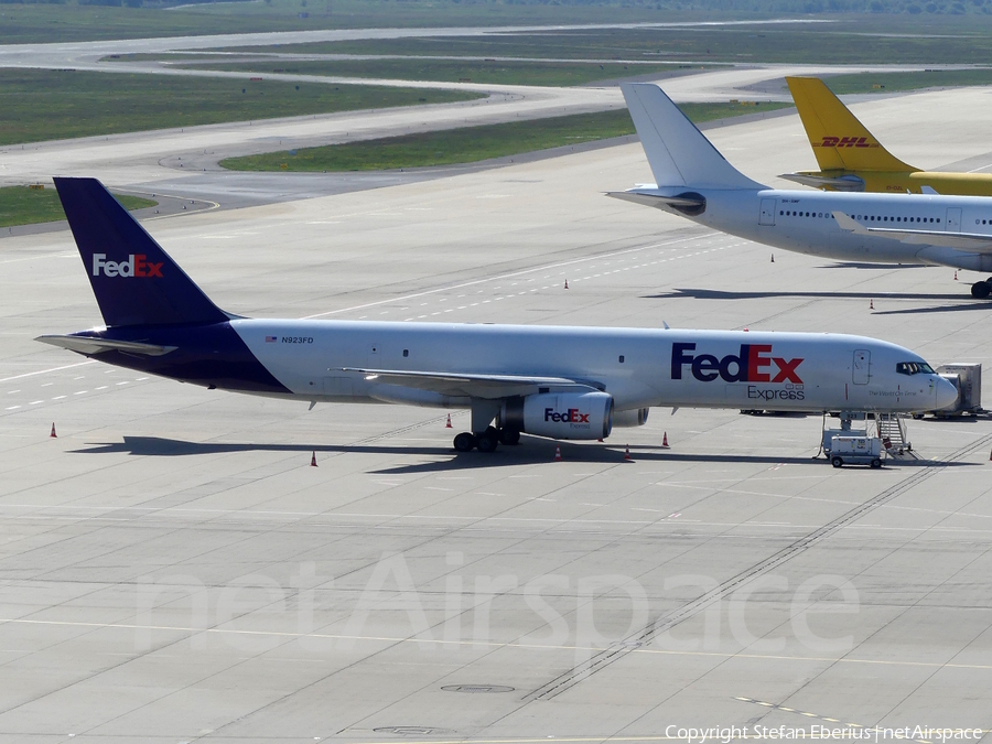 FedEx Boeing 757-204(SF) (N923FD) | Photo 570070