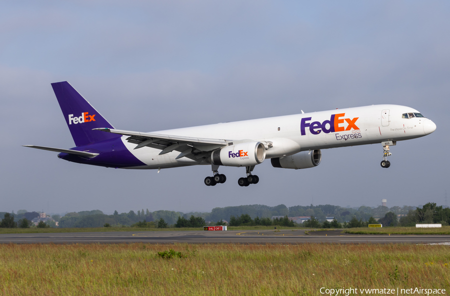FedEx Boeing 757-204(SF) (N923FD) | Photo 572957