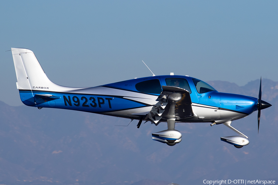 (Private) Cirrus SR22 G6 GTS Carbon (N923PT) | Photo 563218