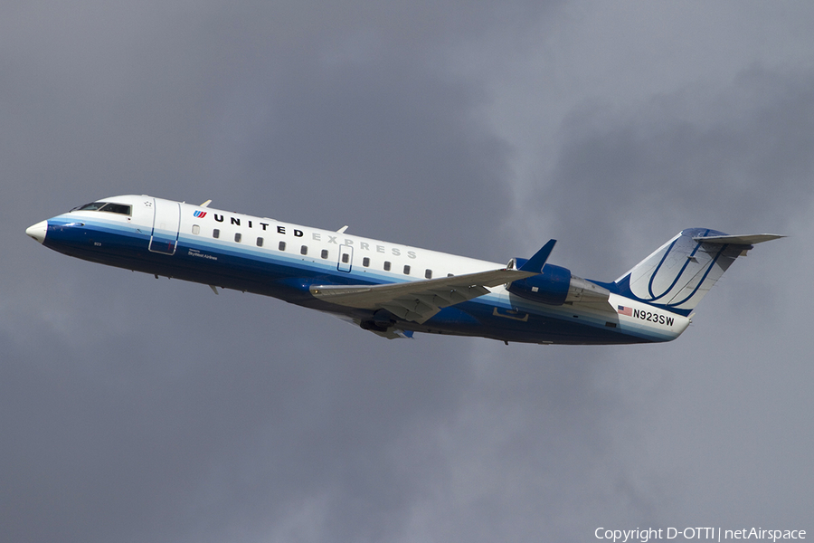 United Express (SkyWest Airlines) Bombardier CRJ-200LR (N923SW) | Photo 333708