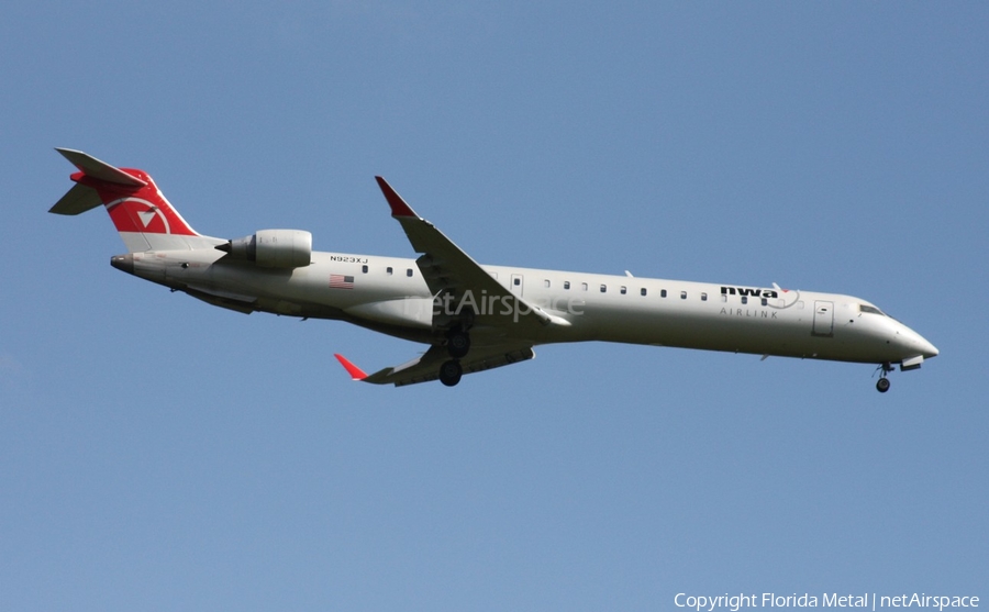 Northwest Airlink (Mesaba Airlines) Bombardier CRJ-900LR (N923XJ) | Photo 302760