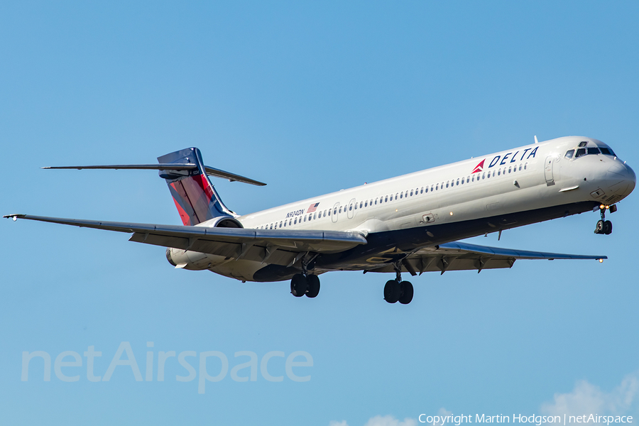 Delta Air Lines McDonnell Douglas MD-90-30 (N924DN) | Photo 316341