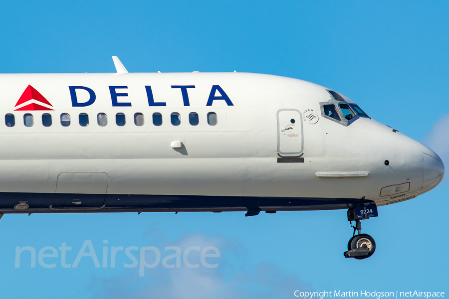 Delta Air Lines McDonnell Douglas MD-90-30 (N924DN) | Photo 316342