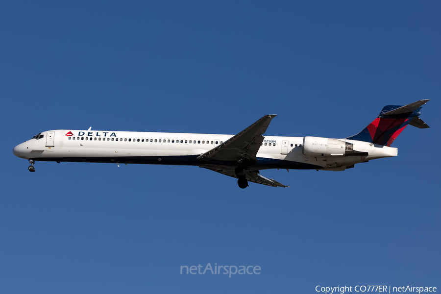 Delta Air Lines McDonnell Douglas MD-90-30 (N925DN) | Photo 425244