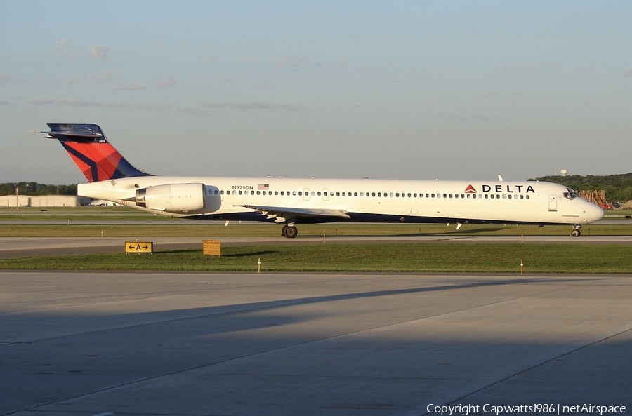 Delta Air Lines McDonnell Douglas MD-90-30 (N925DN) | Photo 387751