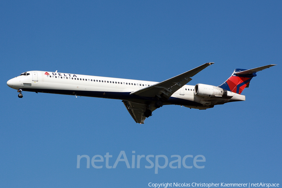 Delta Air Lines McDonnell Douglas MD-90-30 (N925DN) | Photo 126983