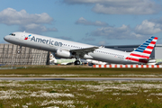 American Airlines Airbus A321-231 (N927UW) at  Hamburg - Finkenwerder, Germany
