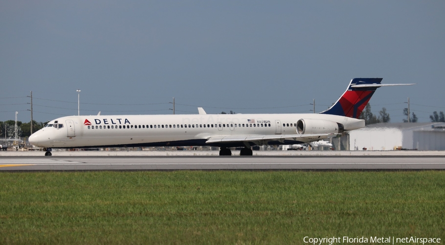 Delta Air Lines McDonnell Douglas MD-90-30 (N928DN) | Photo 321281