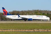 Delta Air Lines Boeing 737-932(ER) (N928DU) at  Ft. Myers - Southwest Florida Regional, United States