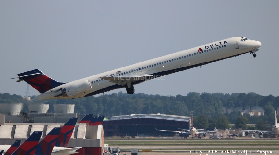 Delta Air Lines McDonnell Douglas MD-90-30 (N929DN) | Photo 300121