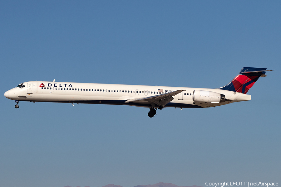 Delta Air Lines McDonnell Douglas MD-90-30 (N929DN) | Photo 138896