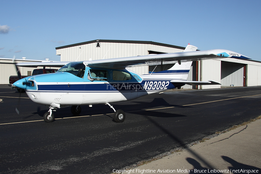 (Private) Cessna 210L Centurion II (N93092) | Photo 158461