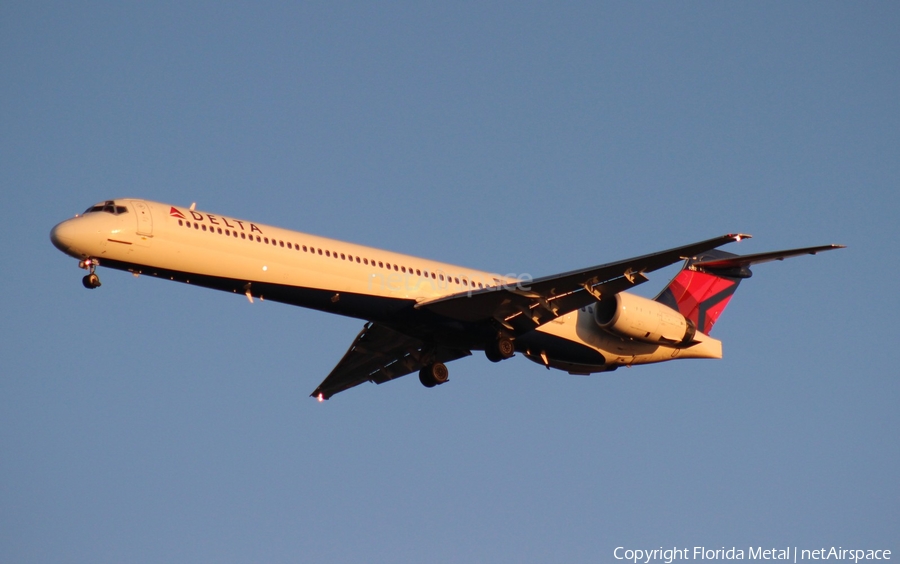 Delta Air Lines McDonnell Douglas MD-90-30 (N932DN) | Photo 302772
