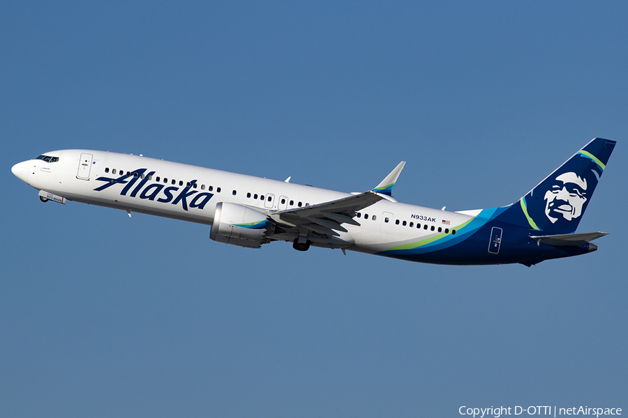 Alaska Airlines Boeing 737-9 MAX (N933AK) | Photo 543906