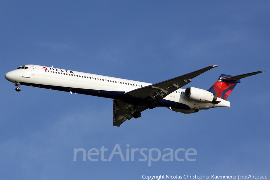 Delta Air Lines McDonnell Douglas MD-90-30 (N933DN) | Photo 127053