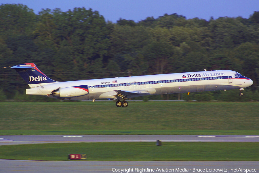 Delta Air Lines McDonnell Douglas MD-88 (N934DL) | Photo 128071
