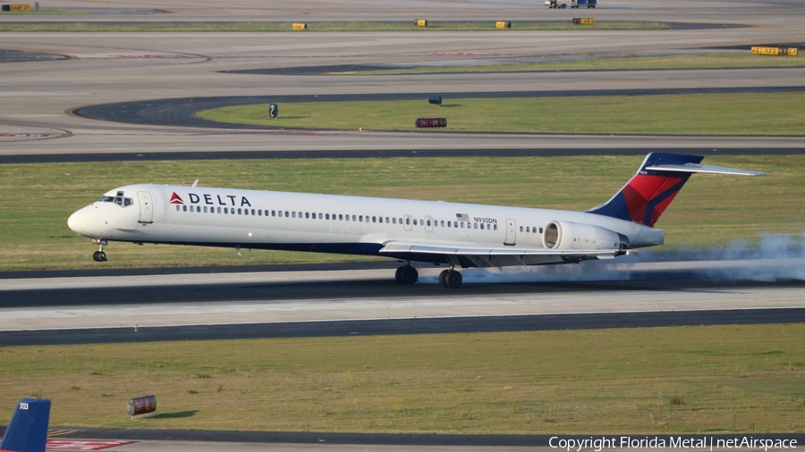 Delta Air Lines McDonnell Douglas MD-90-30 (N935DN) | Photo 300127