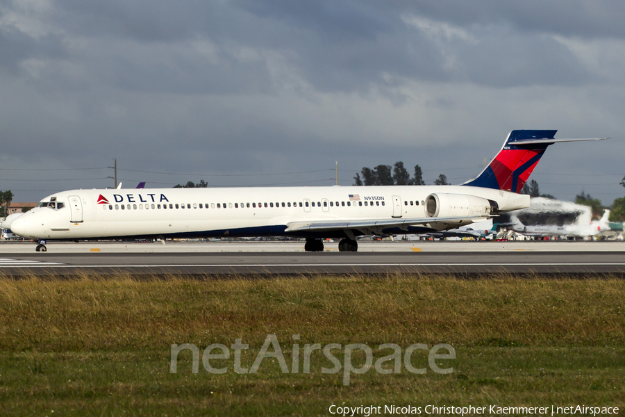 Delta Air Lines McDonnell Douglas MD-90-30 (N935DN) | Photo 122164
