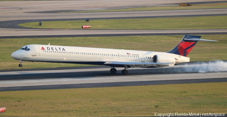 Delta Air Lines McDonnell Douglas MD-90-30 (N936DN) | Photo 300129