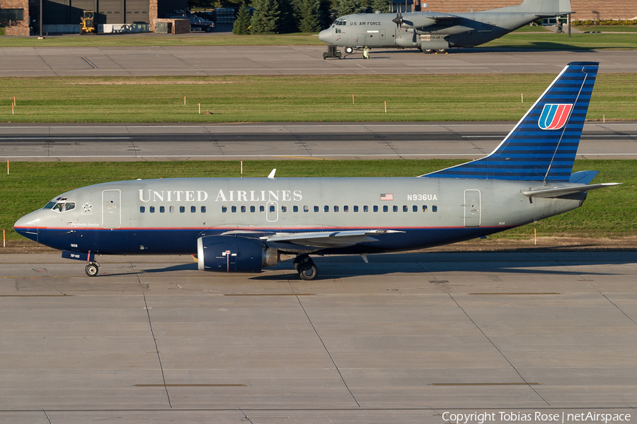 United Airlines Boeing 737-522 (N936UA) | Photo 676825