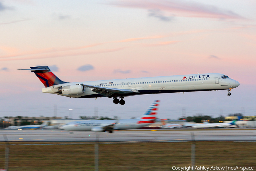 Delta Air Lines McDonnell Douglas MD-90-30 (N939DN) | Photo 221079