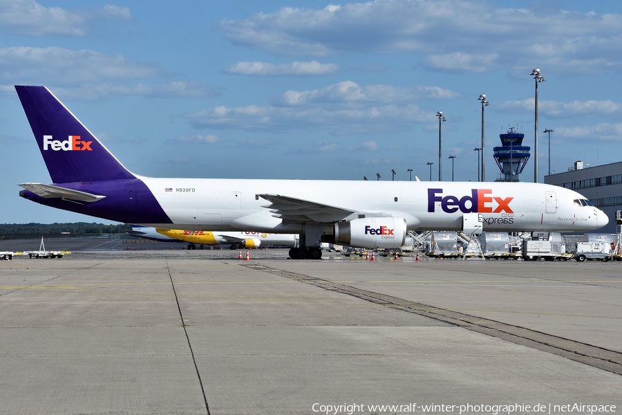 FedEx Boeing 757-23A(SF) (N939FD) | Photo 443132