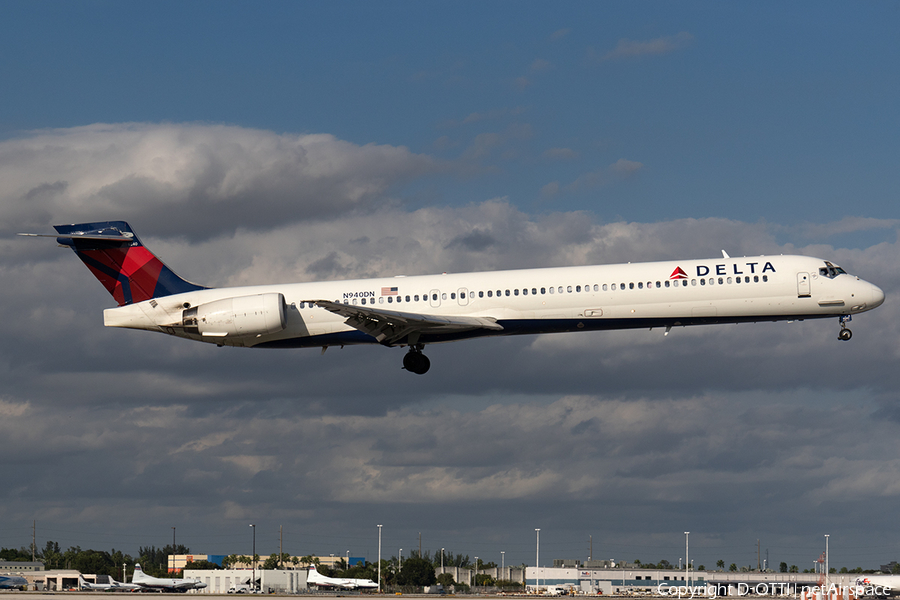 Delta Air Lines McDonnell Douglas MD-90-30 (N940DN) | Photo 134470