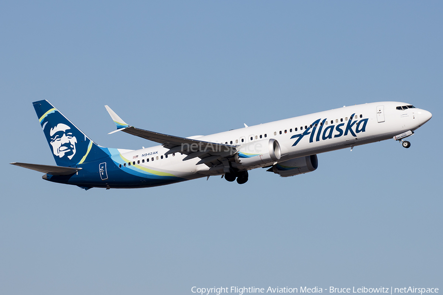 Alaska Airlines Boeing 737-9 MAX (N942AK) | Photo 585584